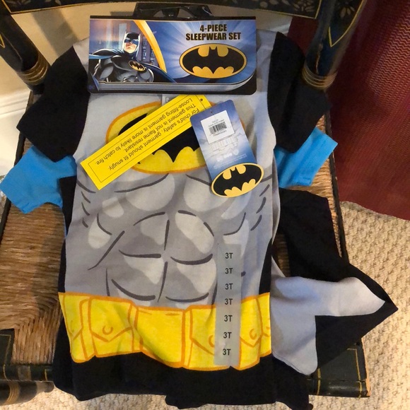 Batman 4 pieces sleepwear set. DC comics - Picture 4 of 5